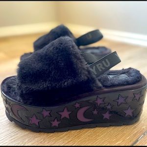 Y.R.U. QOZII LUNA REFLECTIVE FAUX FUR PLATFORM SLIDES in Size 8